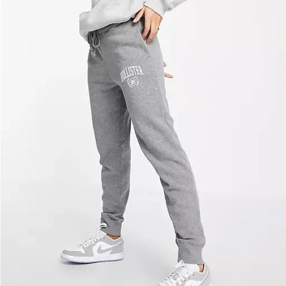 Small women’s gray hollister joggers! - Picture 1 of 3